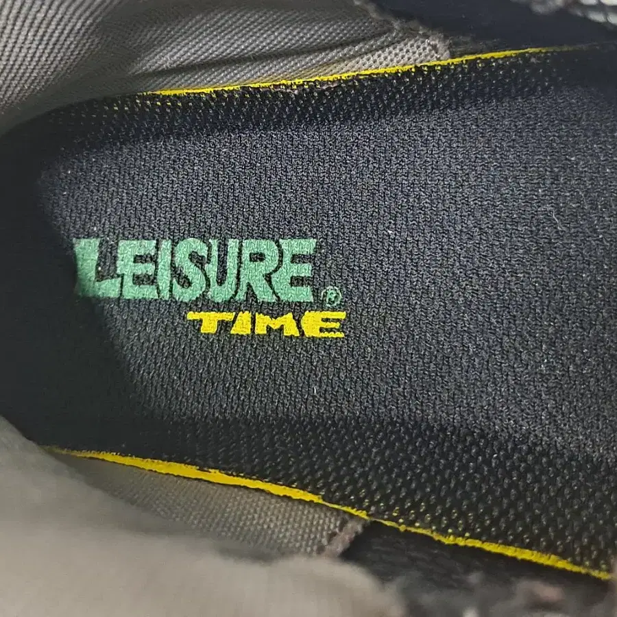 중고 상품)   여성 LEISURE 고급 등산화 트레킹화 / 240mm