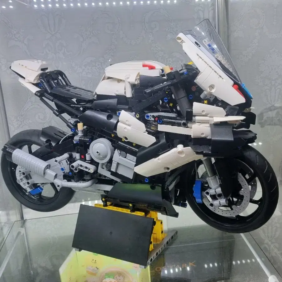 정품 레고 42130 BMW 오토바이(M1000RR) 1회조립 팝니다