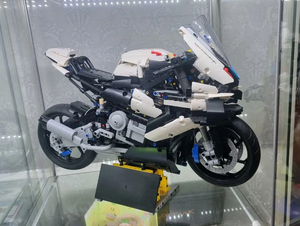 정품 레고 42130 BMW 오토바이(M1000RR) 1회조립 팝니다