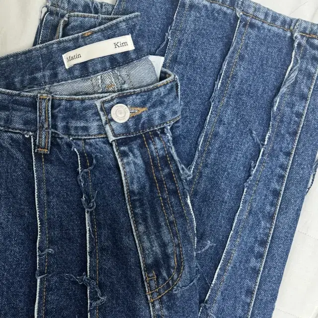 마뗑킴 바지 CUTTING LOOSE DENIM IN DEEP BLUE