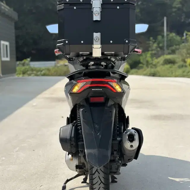 21년식 PCX125 ABS모델 3만Km 출퇴근 셋팅 차량 판매합니다.