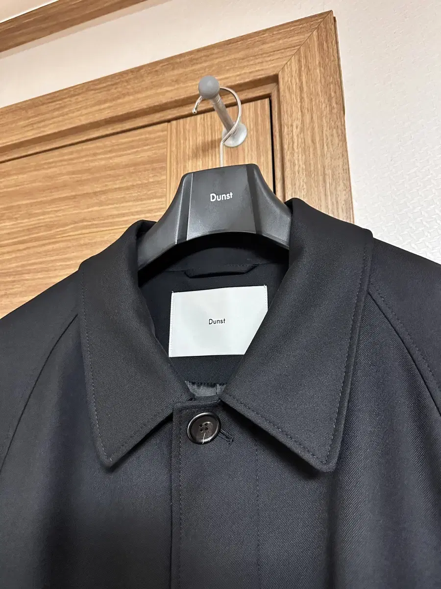 [Dunst] UNISEX VOLUME MAC COAT(BLACK)