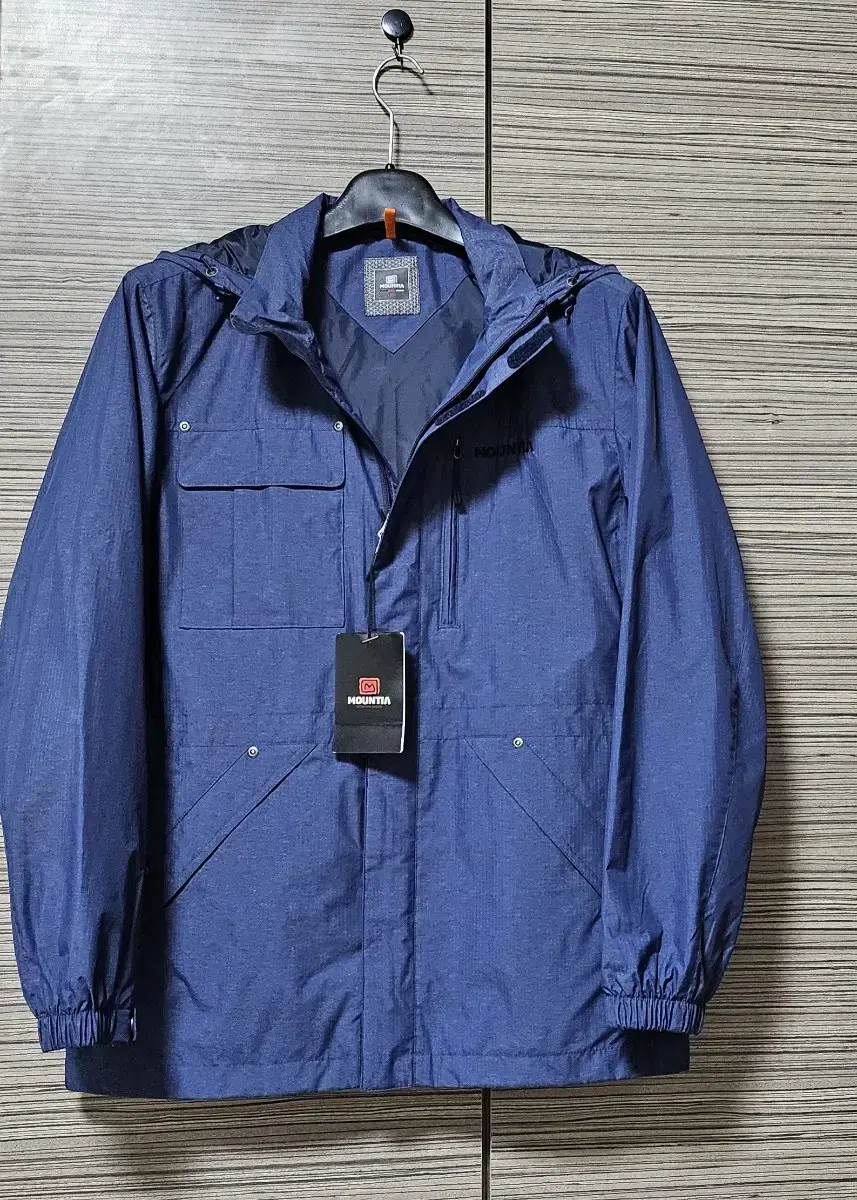 Men's Jacket Mountia Windbreaker (Unworn)