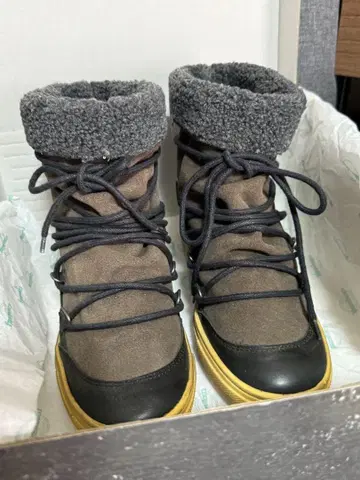 미사용 새상품 무스탕 쇼트 스니커즈 하프 부츠
