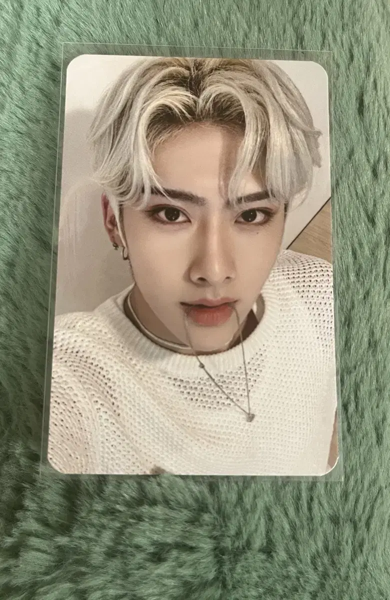 ZB1 ricky Necklace Photocard