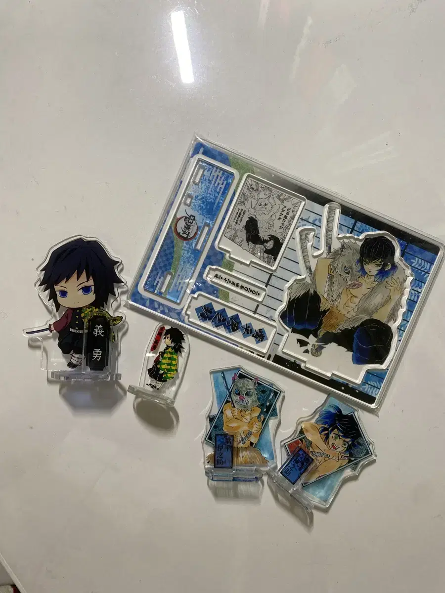 Demon Slayer Kiyuu Acrylic + Inosuke Diorama, Figure Acrylic