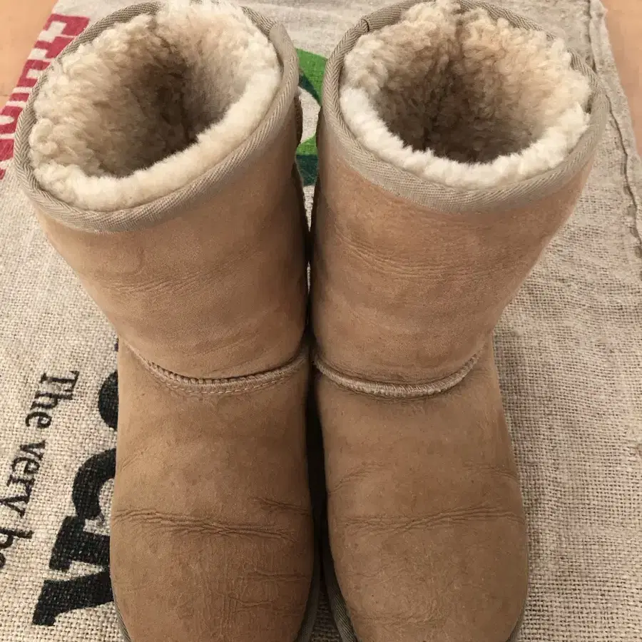 ugg  uk4