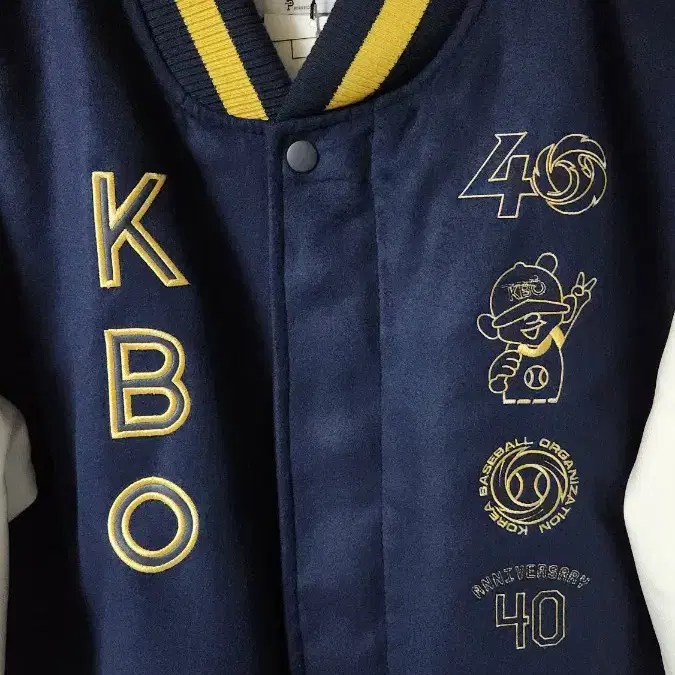 (착샷) 오버더피치 kbo 40주년 스타디움 자켓