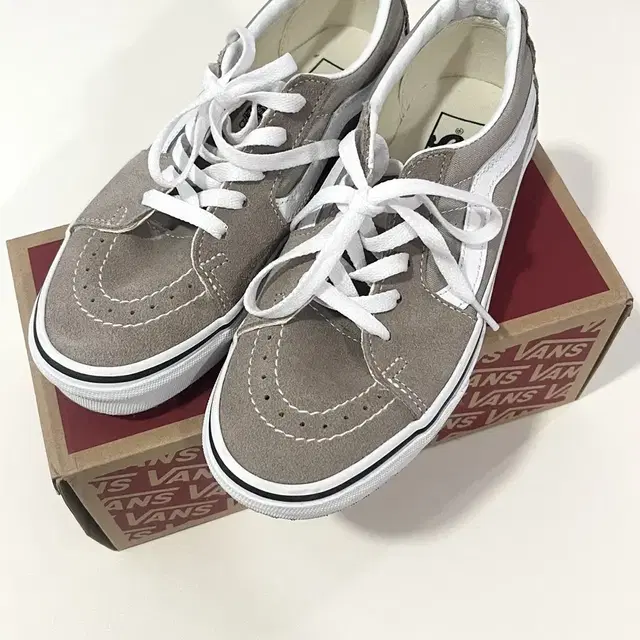 (반값택배무배)vans 반스 운동화 단화 로우 23.0CM (본인235)