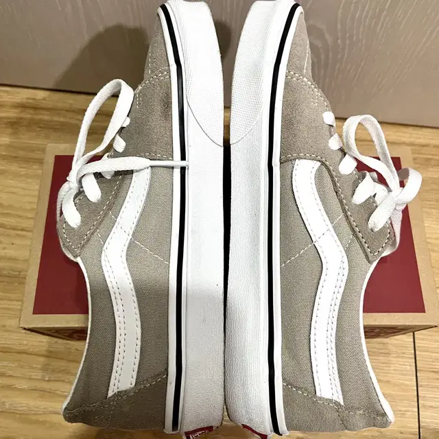 (반값택배무배)vans 반스 운동화 단화 로우 23.0CM (본인235)