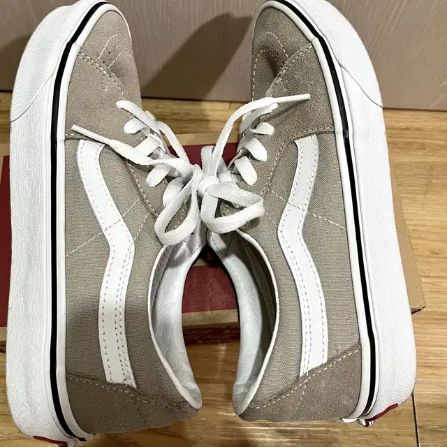 (반값택배무배)vans 반스 운동화 단화 로우 23.0CM (본인235)