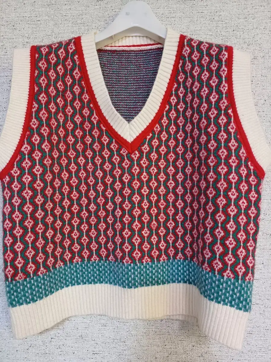 Overfit cropped knit vest (around 66)