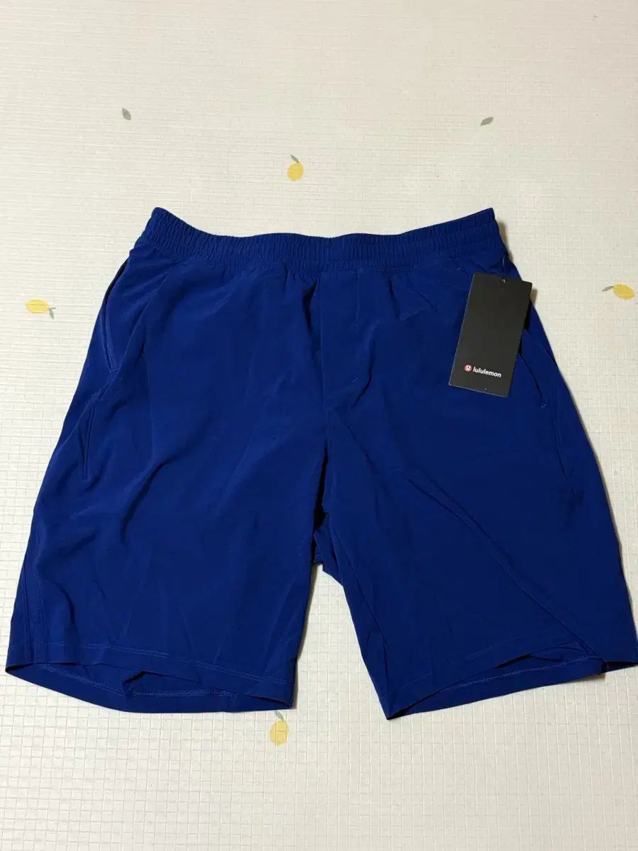 (택채 새상품) Lululemon Facebreaker Shorts Lined 9 inch Large