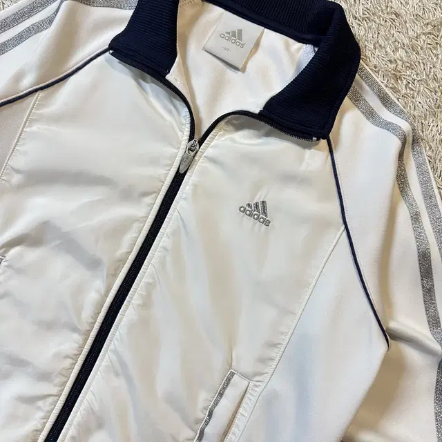 [XS] 대장급) 아디다스 ADIDAS 삼각로고 트랙탑 져지 화이트 실버