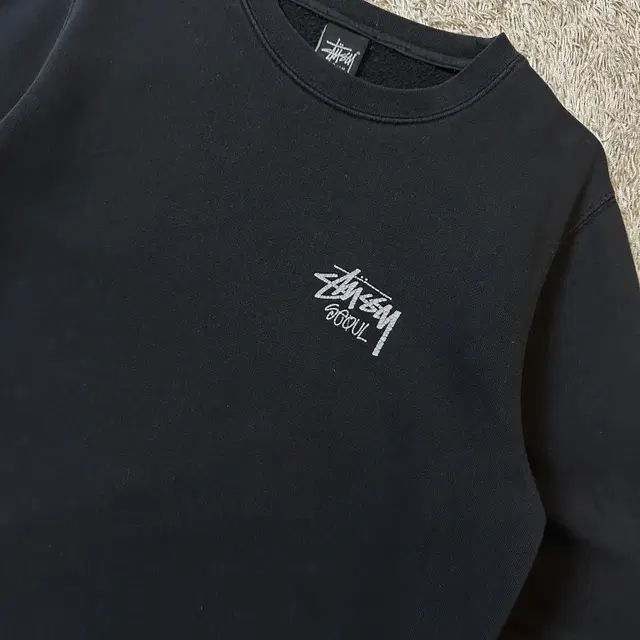 [M] 스투시 STUSSY 서울 스탁로고 맨투맨 블랙