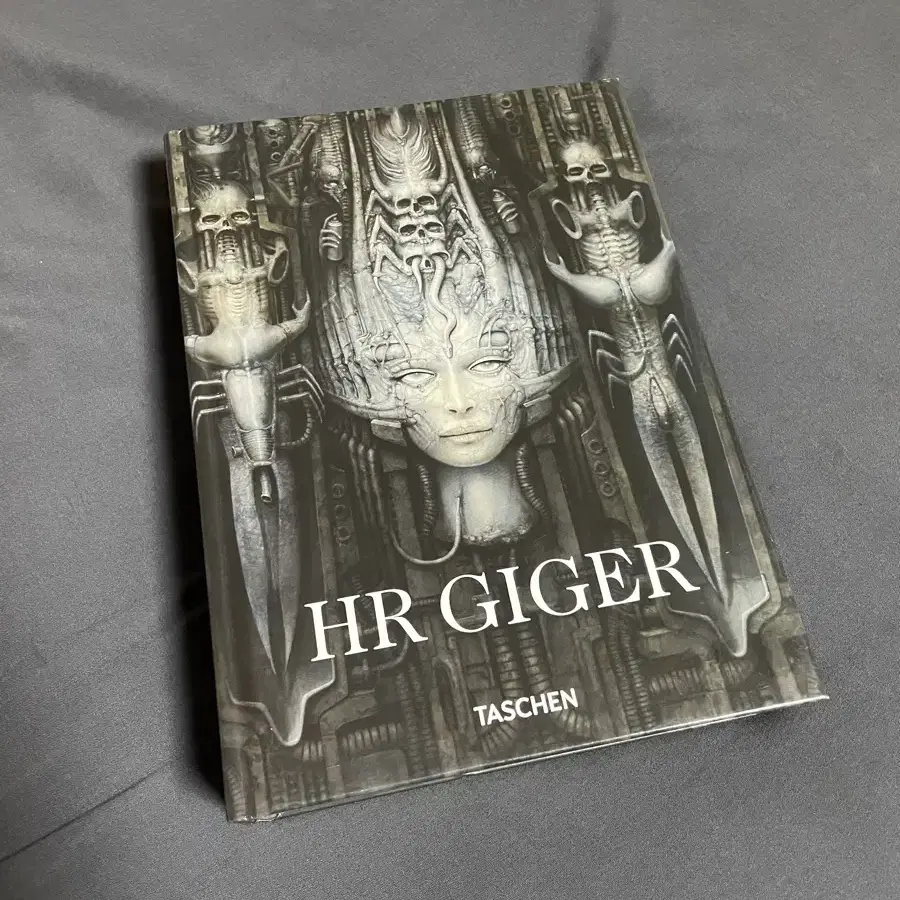 HR Giger 타셴 책