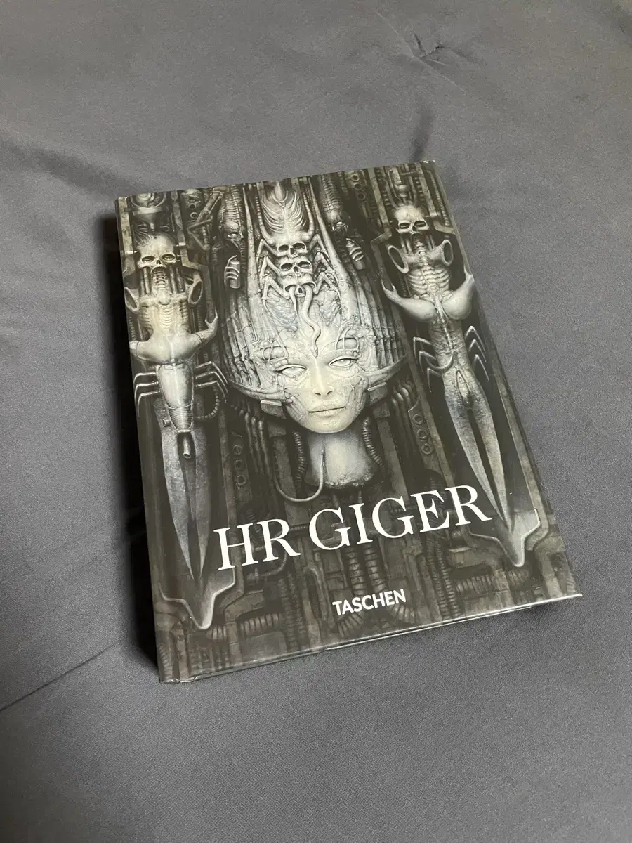 HR Giger 타셴 책