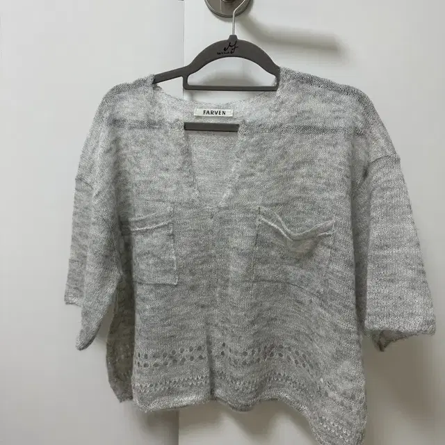 파르뱅 farven COURTESY MOHAIR KNIT_GRAY