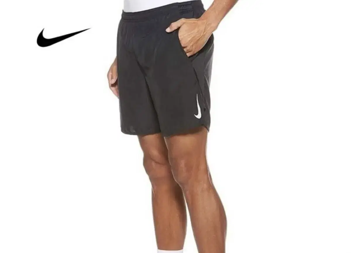 M Nike Three-Pocket Woven Shorts Black