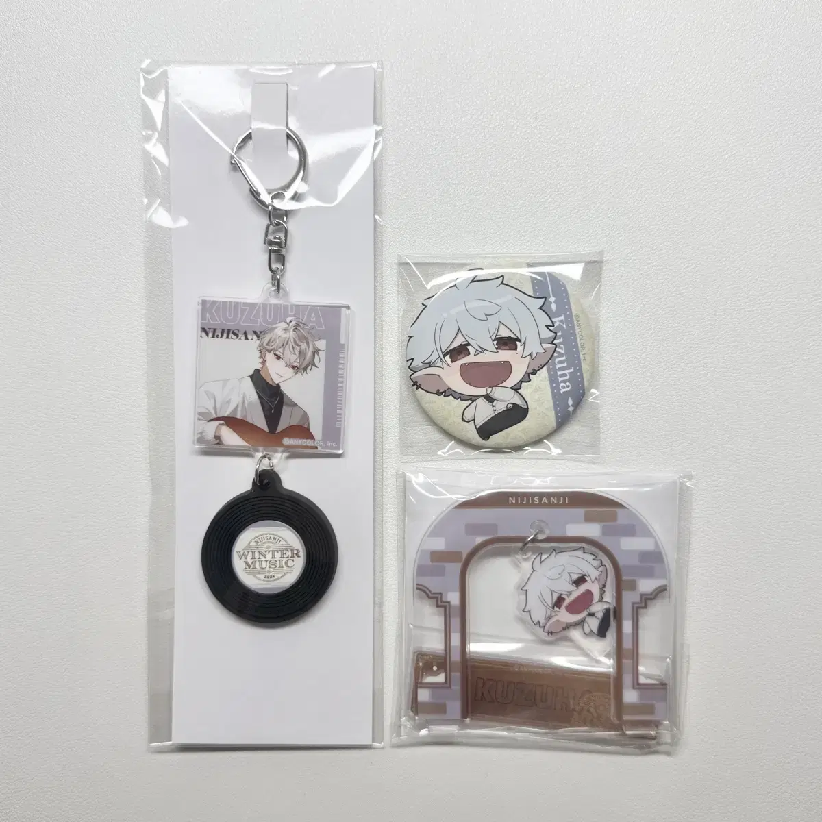 NIJISANJI Kuzuha Manekineko acrylic keyring Nui Pape Puppetto Nendo Cheki Jersey