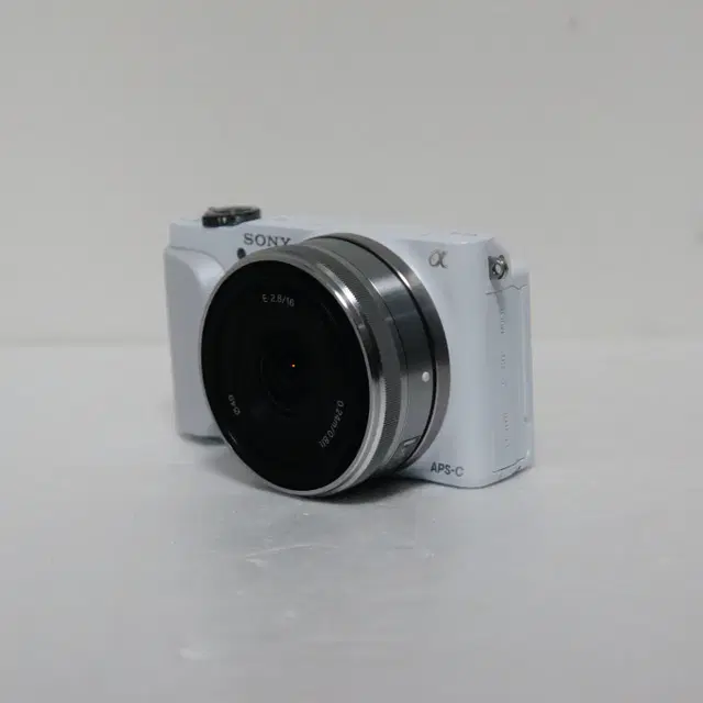 [소니] NEX-3N 화이트+16mm 단렌즈팝니다.(17.5만원)