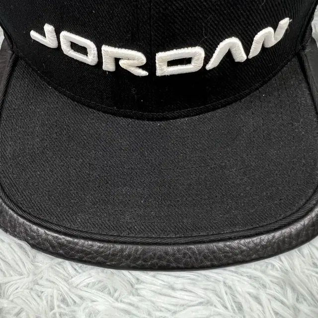 조던 JORDAN 점프맨 레더 챙 스냅백 희소 모델