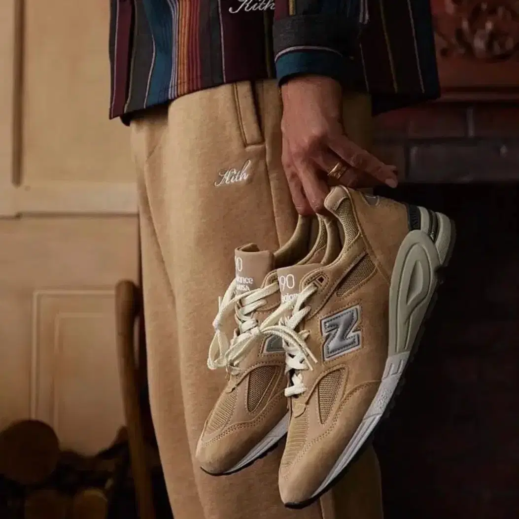 뉴발란스 kith 키스 990v2 tan