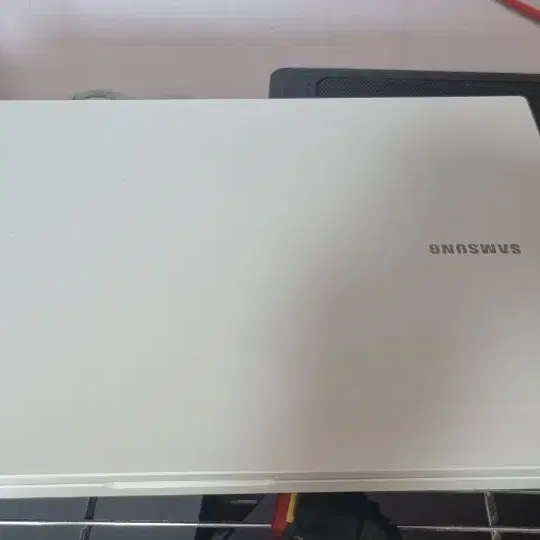 삼성 노트북 플러스2 15인치 화이트 NT550XDZ-AD5AW 팝니다