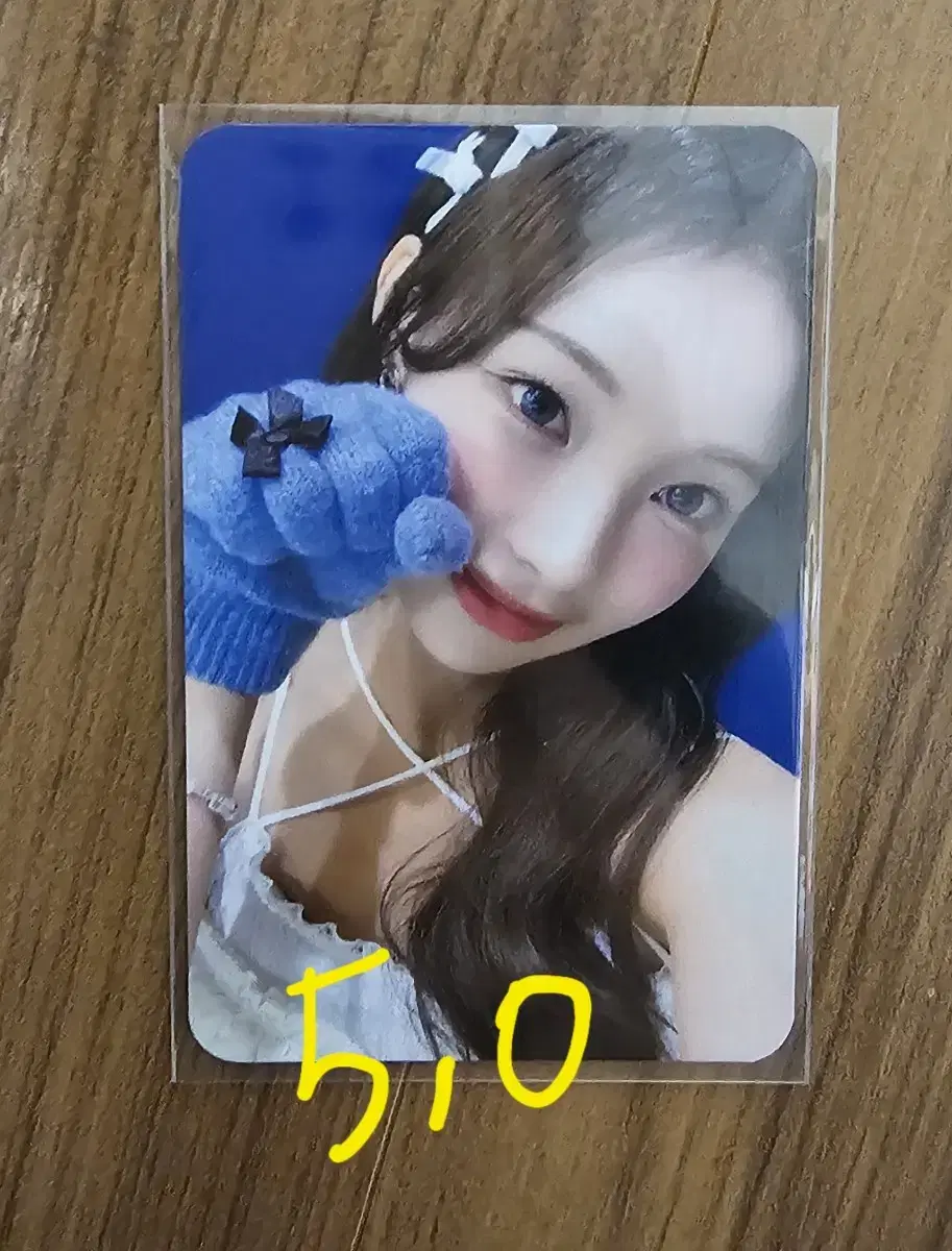 Lysanne One debuts broadcast photocard