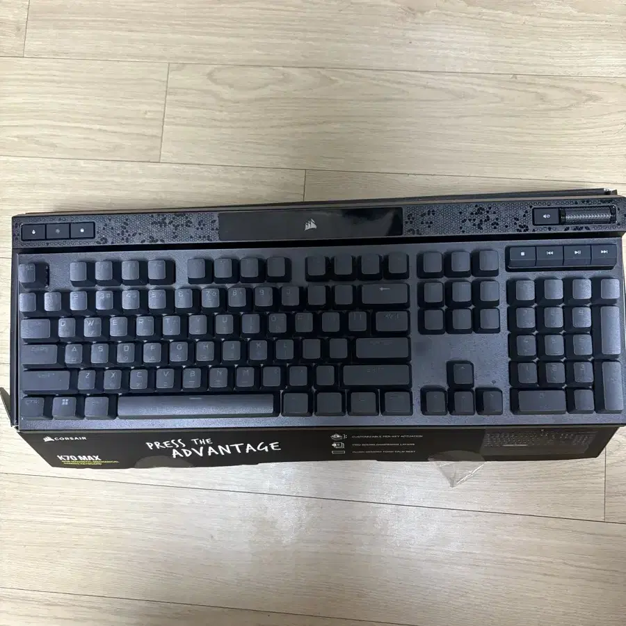 커세어 K70 MAX RGB MGX 자석축 키보드 팝니다