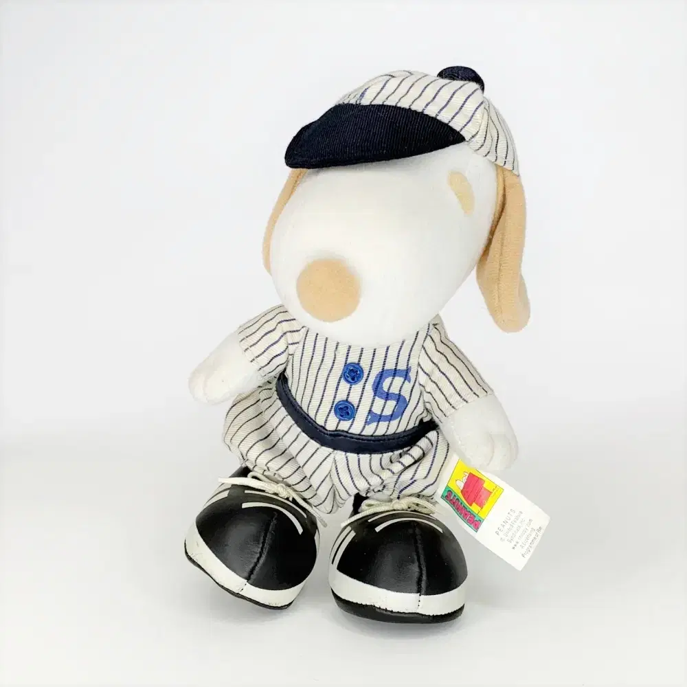 PEANUTS Snoopy vintage doll in baseball uniform A578