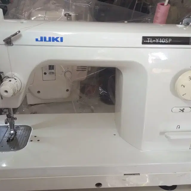 주끼 준공업용 사절미싱 들고 이용이 용이합니다 juki sewing ma