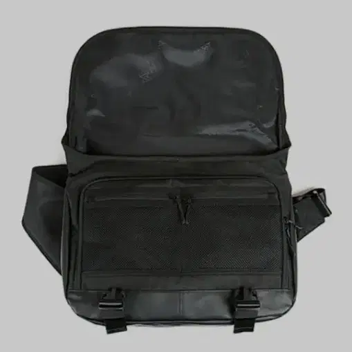 몬스터리퍼블릭 메신저백 COMPOUND MESSENGER BAG