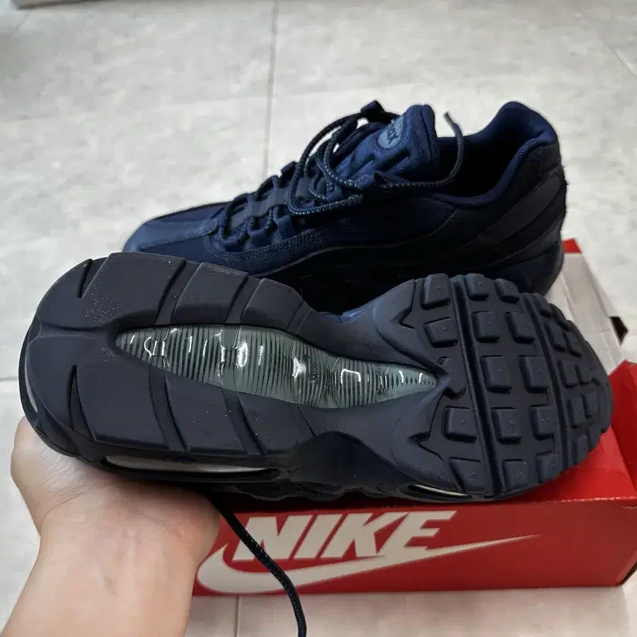 나이키 에어맥스95 airmax95 새제품 판매합니다. 265mm 미드나