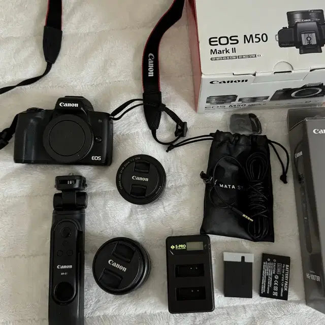 캐논eos m50 mark2 새상품급 팝니다 ! + 삼각대그립 무선리모컨