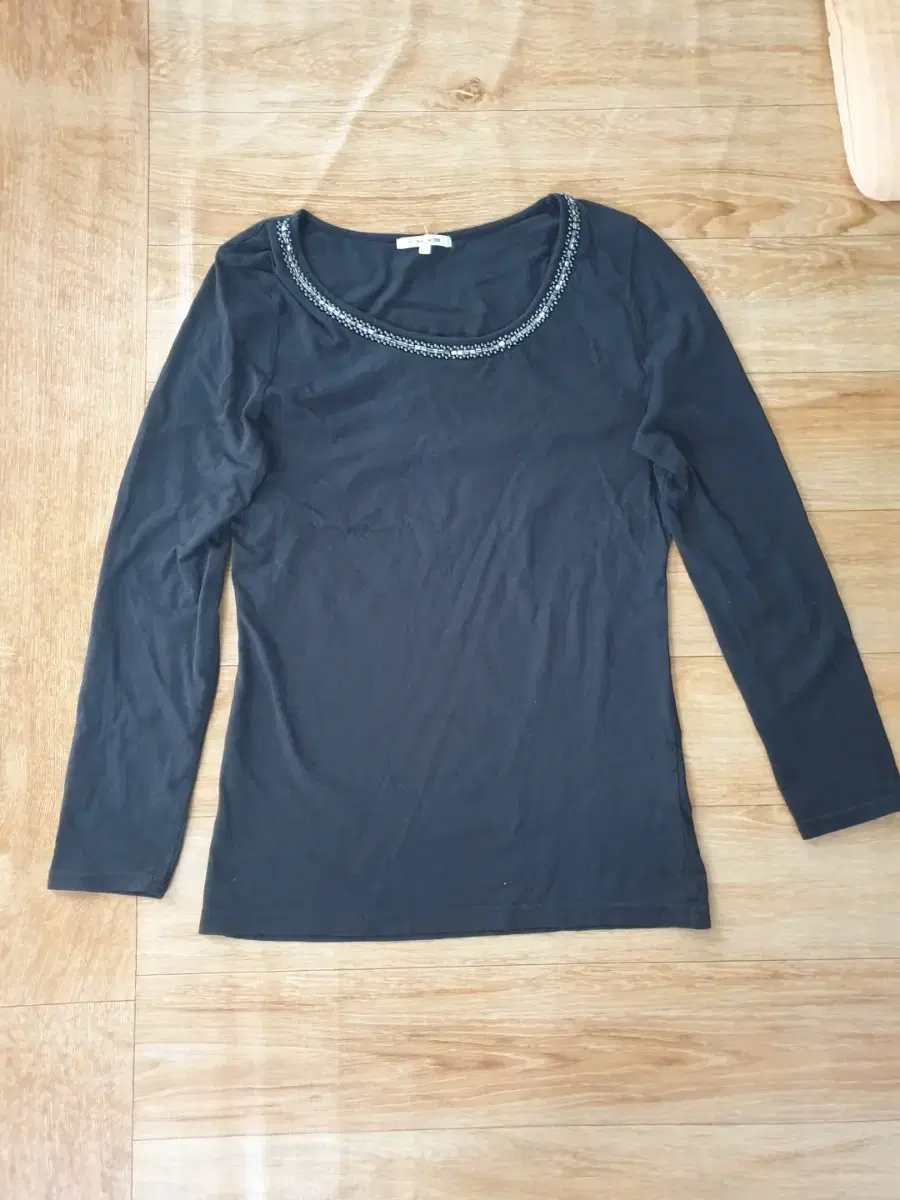 U Neck Slim Basic Tee Black 90