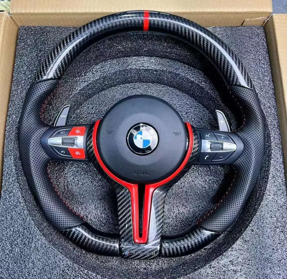 BMW 빨강 스티치 카본핸들