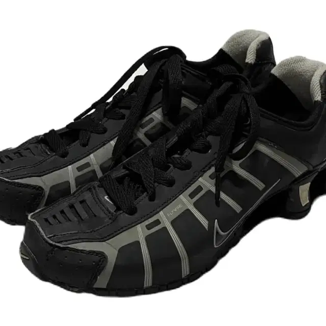 2000s nike shox Oleven