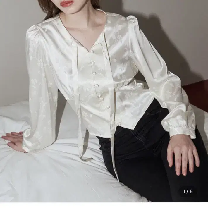 벰버 JACQUARD RIBBON BLOUSE 블라우스