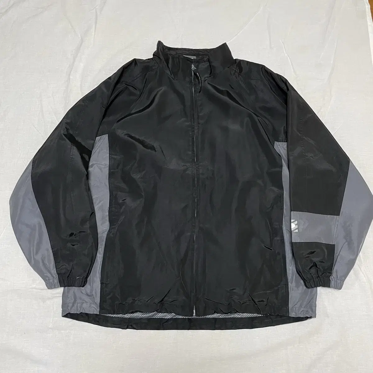 Oakley Archives Windbreakers