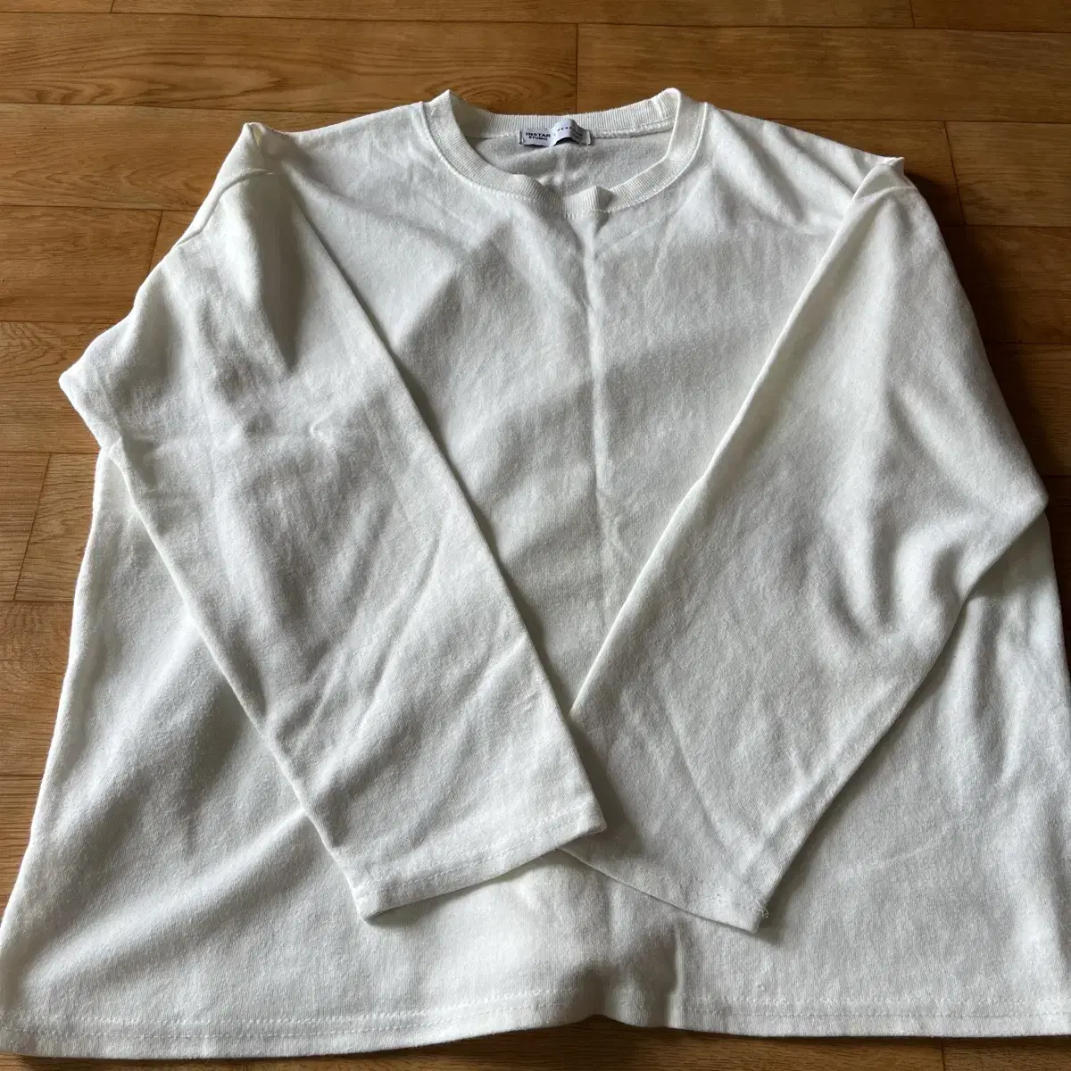 Long-sleeved tee (white tee)