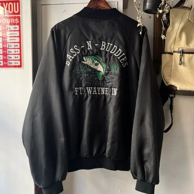 [L]90's Made in USA 빈티지 백 피싱 자수 바시티 자켓