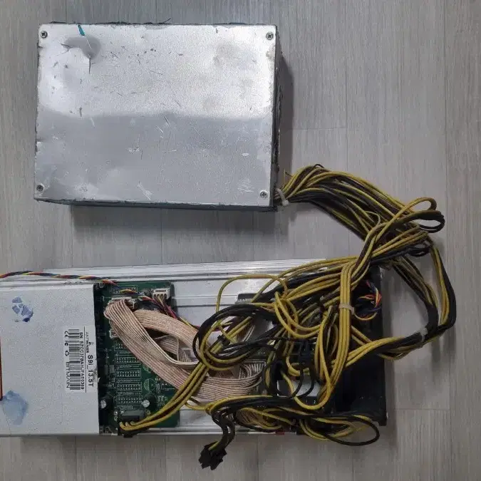 골동품] 코인 채굴기 팝니다. 앤트마이너 ANTMINER S9i