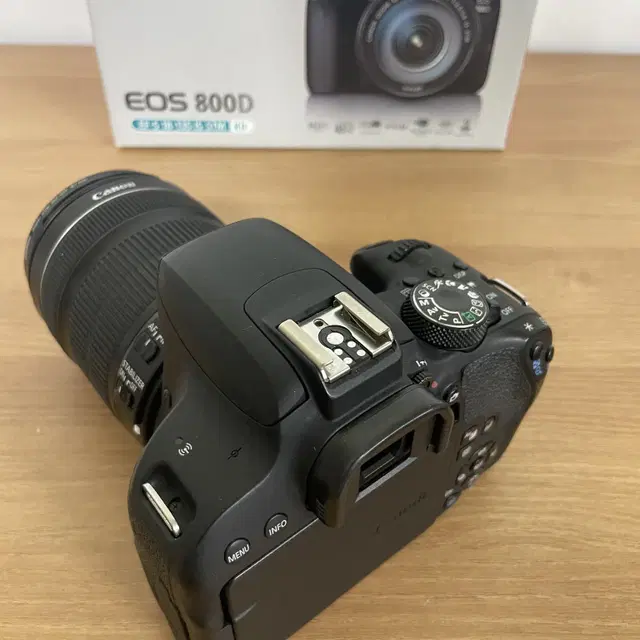 캐논 800D바디 18-135MM STM 후드 포함