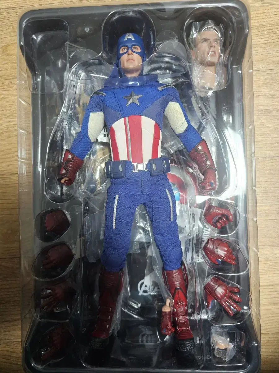 Hot Toys Avengers Captain America Figure Earth1