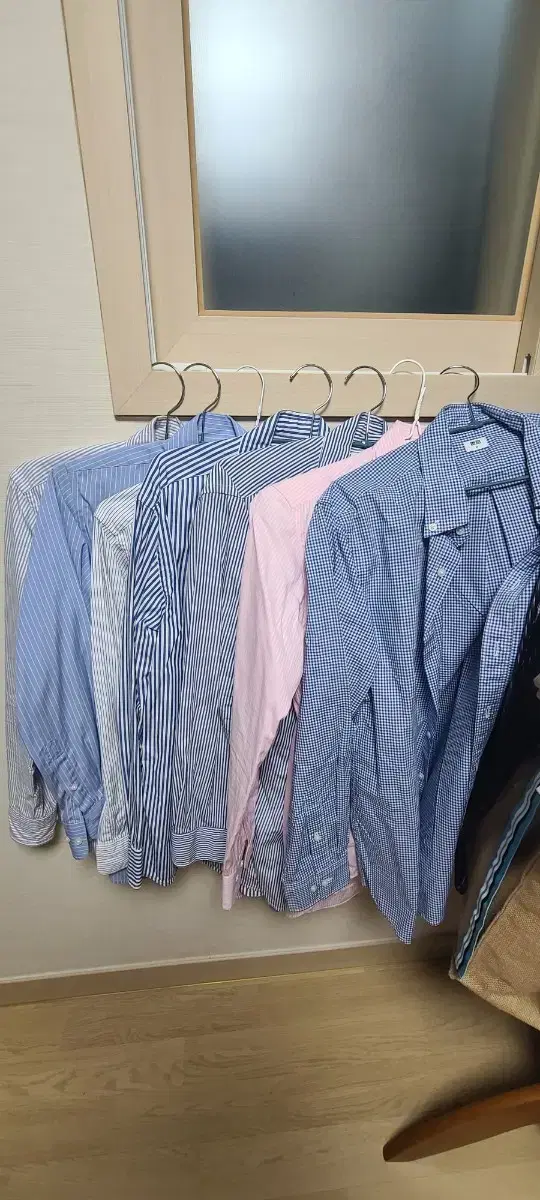 Sell 7 Uniqlo shirts size M in bulk