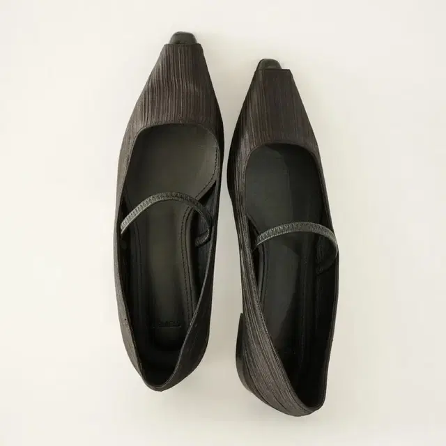 LEMELS 레멜 wrinkle open toe black