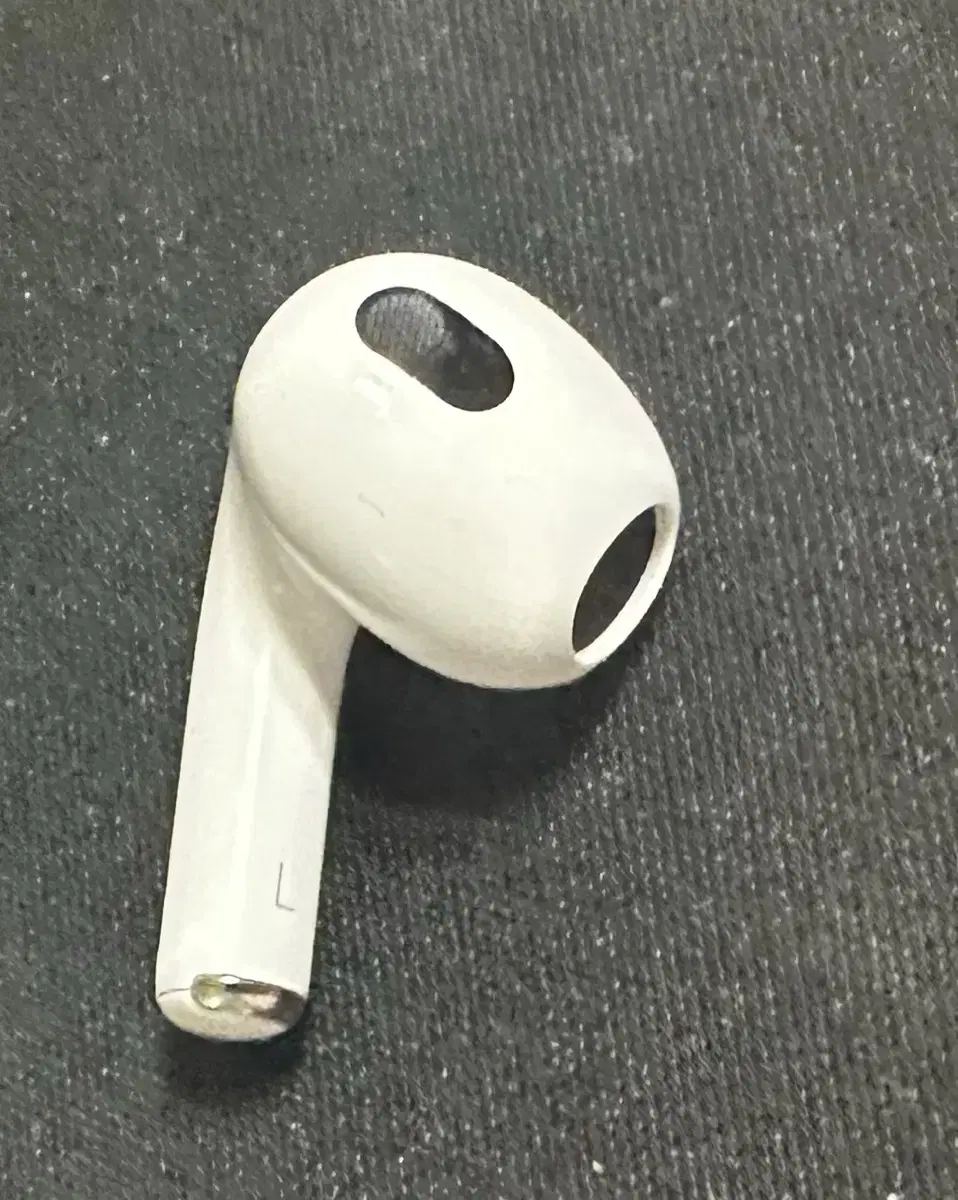 AirPods left