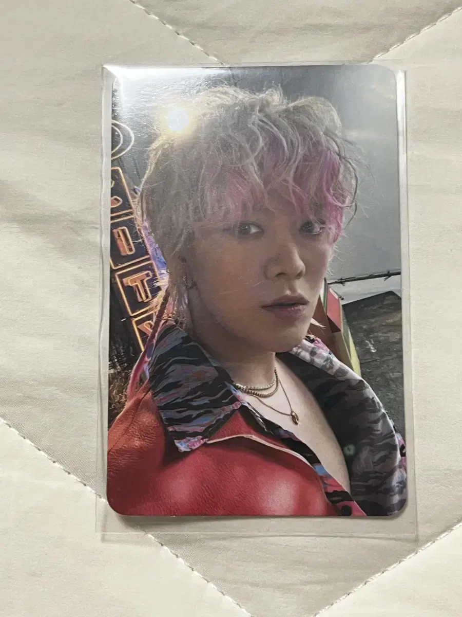 walk pouty yuta photocard