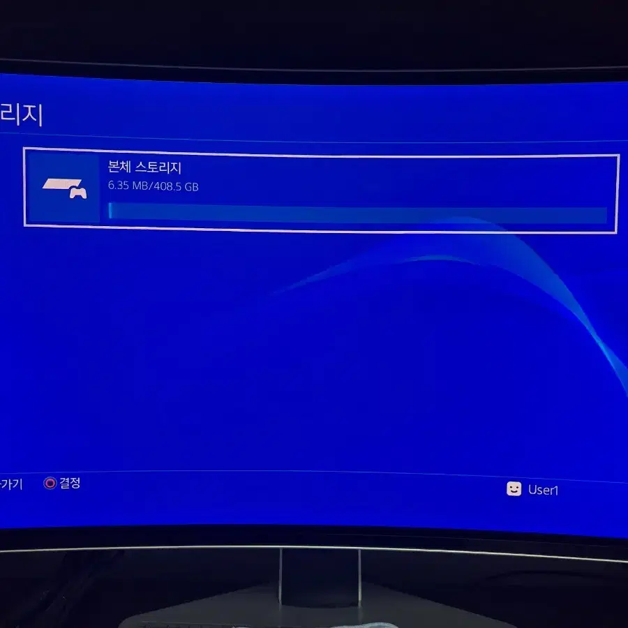 PS4 CUH-1105A 본체, 정품 충전기, 패드1개, 게임4개